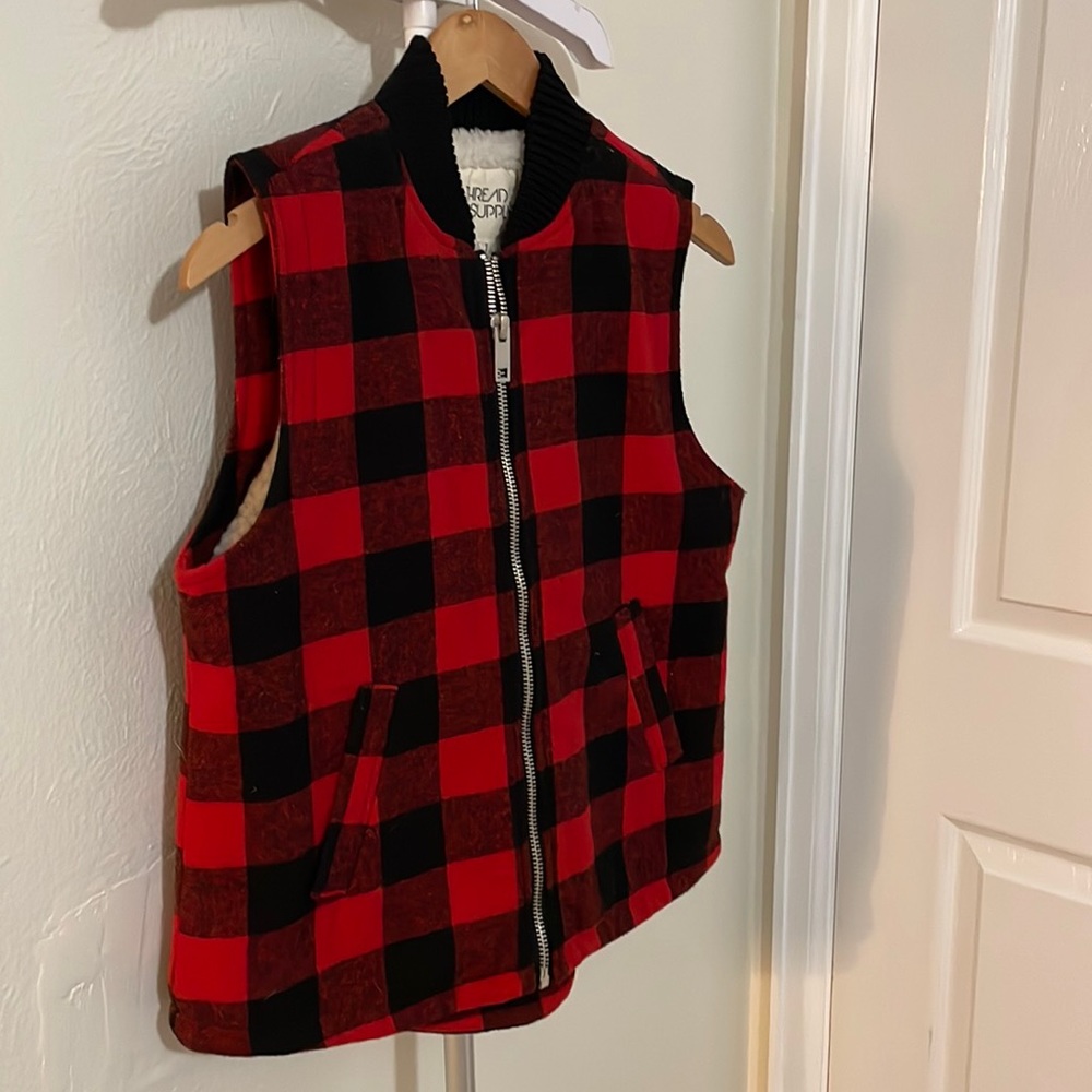 Woman’s thread & supply vest